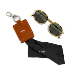 APPLE-LEATHER KEYRING WITH MICROFIBER CLOTH