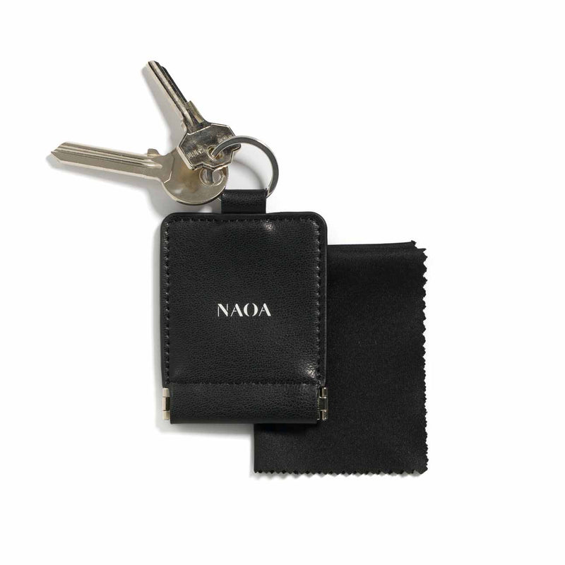 APPLE-LEATHER KEYRING WITH MICROFIBER CLOTH